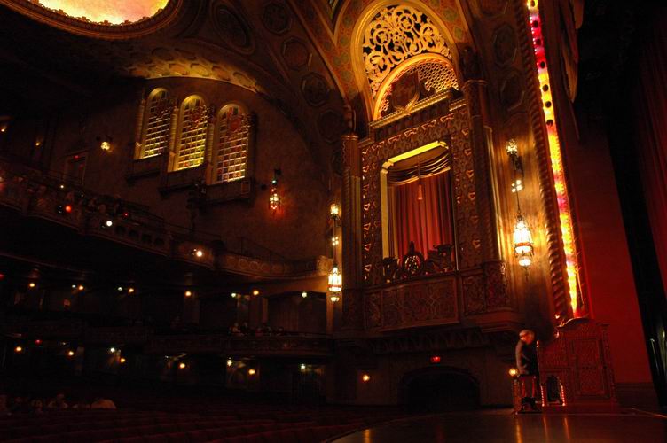 Cecil Whitmire plays the Wurlitzer before a film.