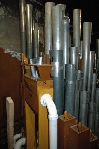 Looking towards the back chamber wall.